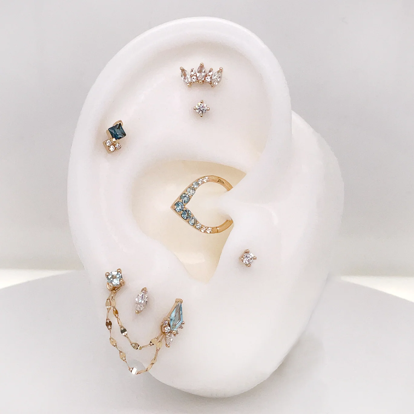Alice Threadless End with White Sapphire - Image 3