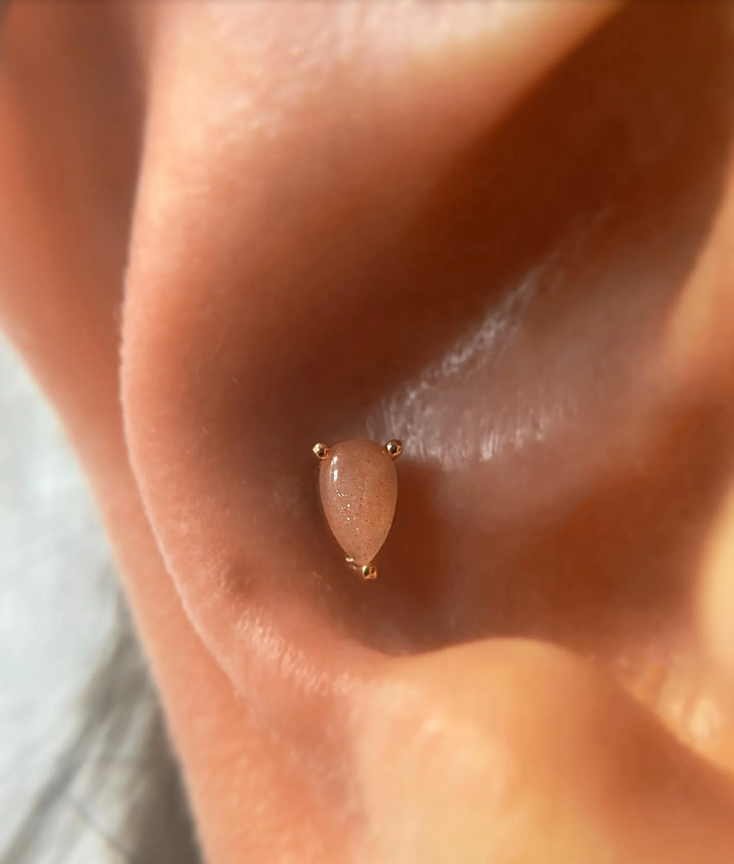 Pear Prong Threadless End with Sunstone - Image 2