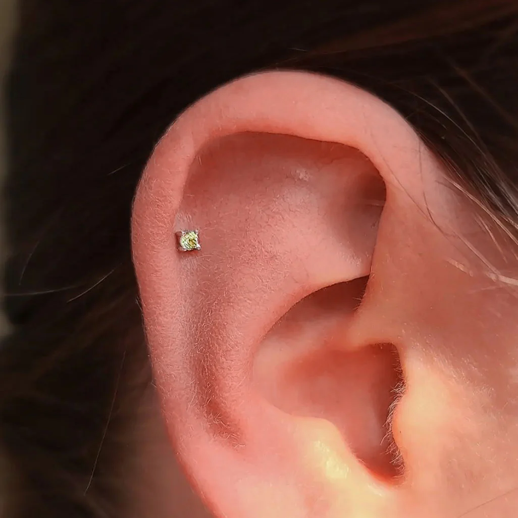 Prong Gem Threadless End with Peridot - Image 3